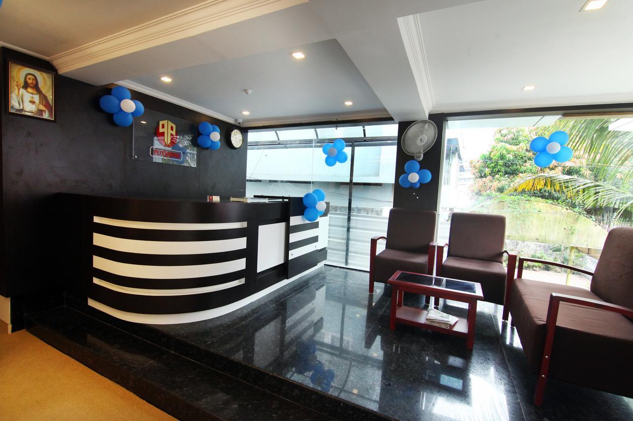 Oyo 18604 Puthens Capitol Inn Kochi ภายนอก รูปภาพ