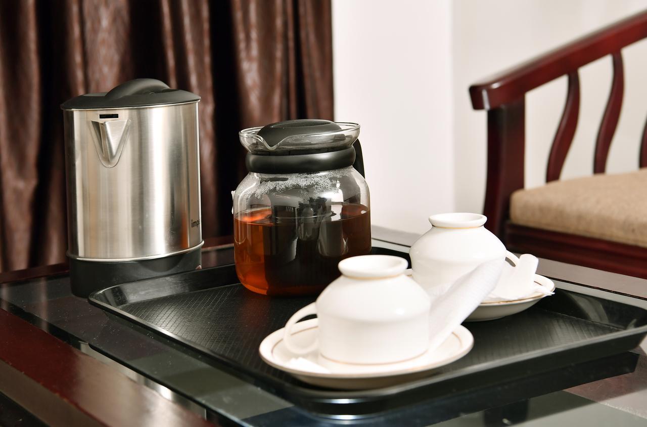 Oyo 18604 Puthens Capitol Inn Kochi ภายนอก รูปภาพ